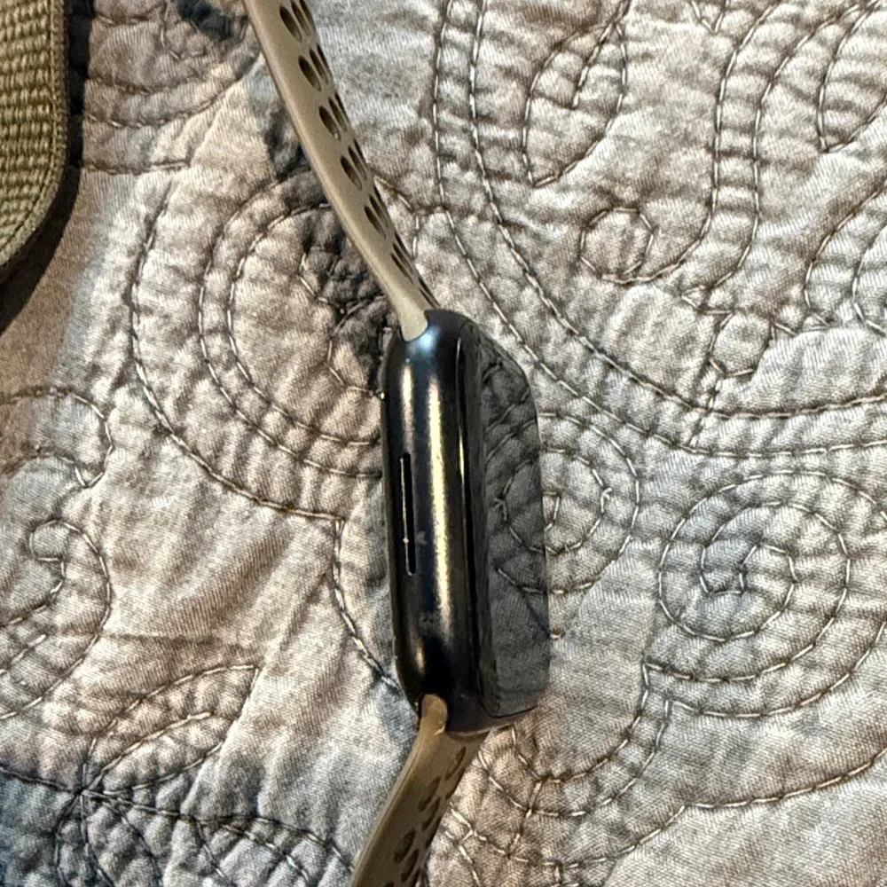 Apple Watch 8 with lots of bands - Picture 7 of 9